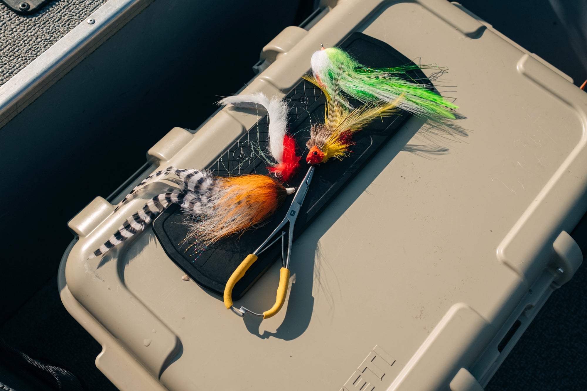 cling fishing products mag grab boat bar loaded with pike flies